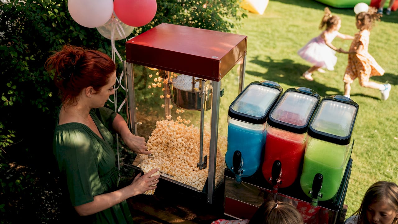 Vi bjuder på popcorn och slush när vi firar jubileet – kom och fira med oss!
